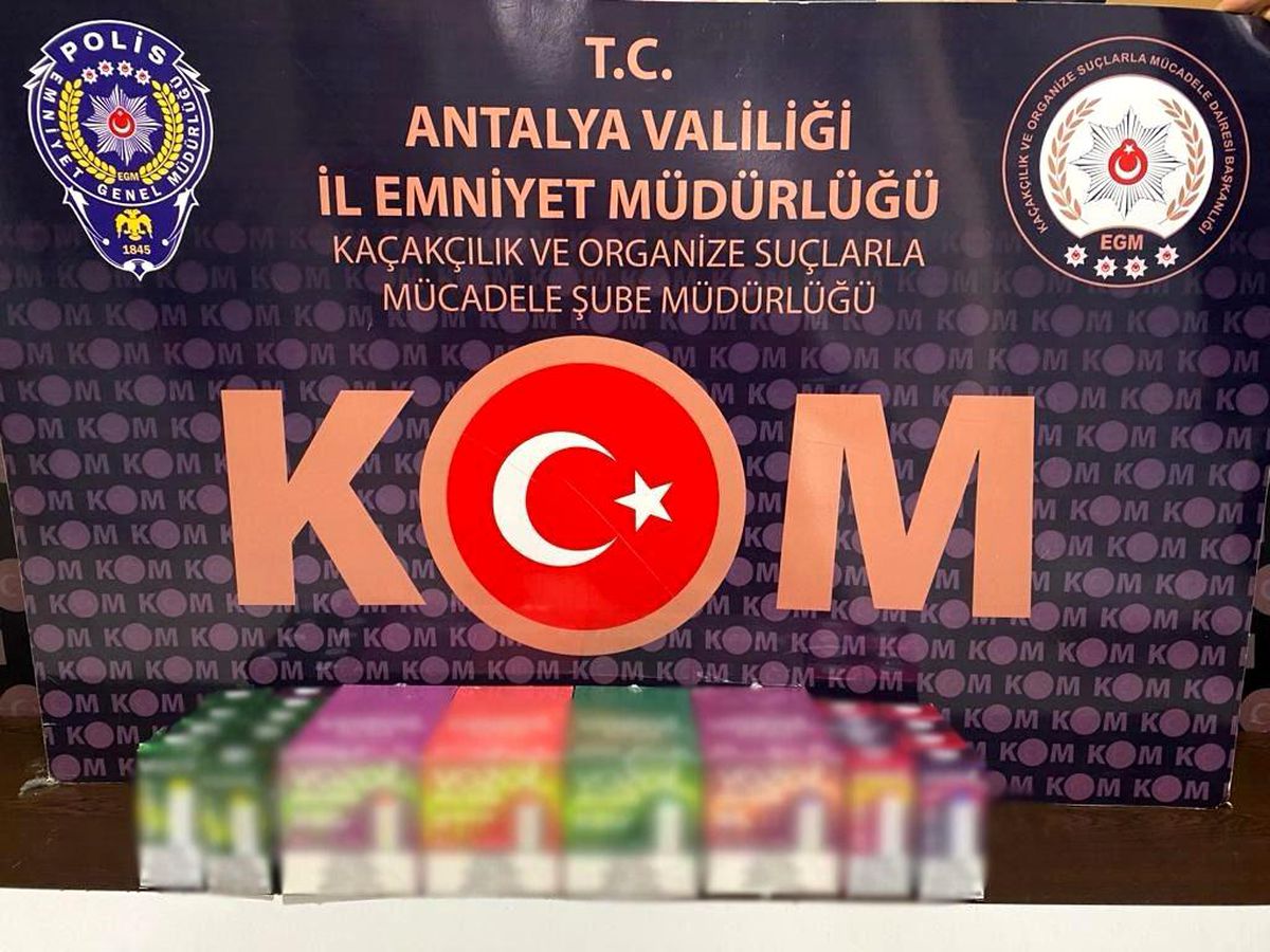 Antalya\'da Kaçak Sigara ve Sahte Alkol Operasyonunda Büyük Miktarda Malzeme Ele Geçirildi