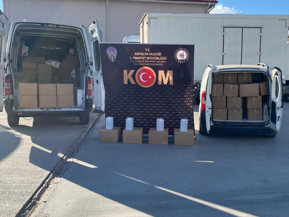 Antalya\'da kaçakçılık operasyonu: 19 şüpheli yakalandı