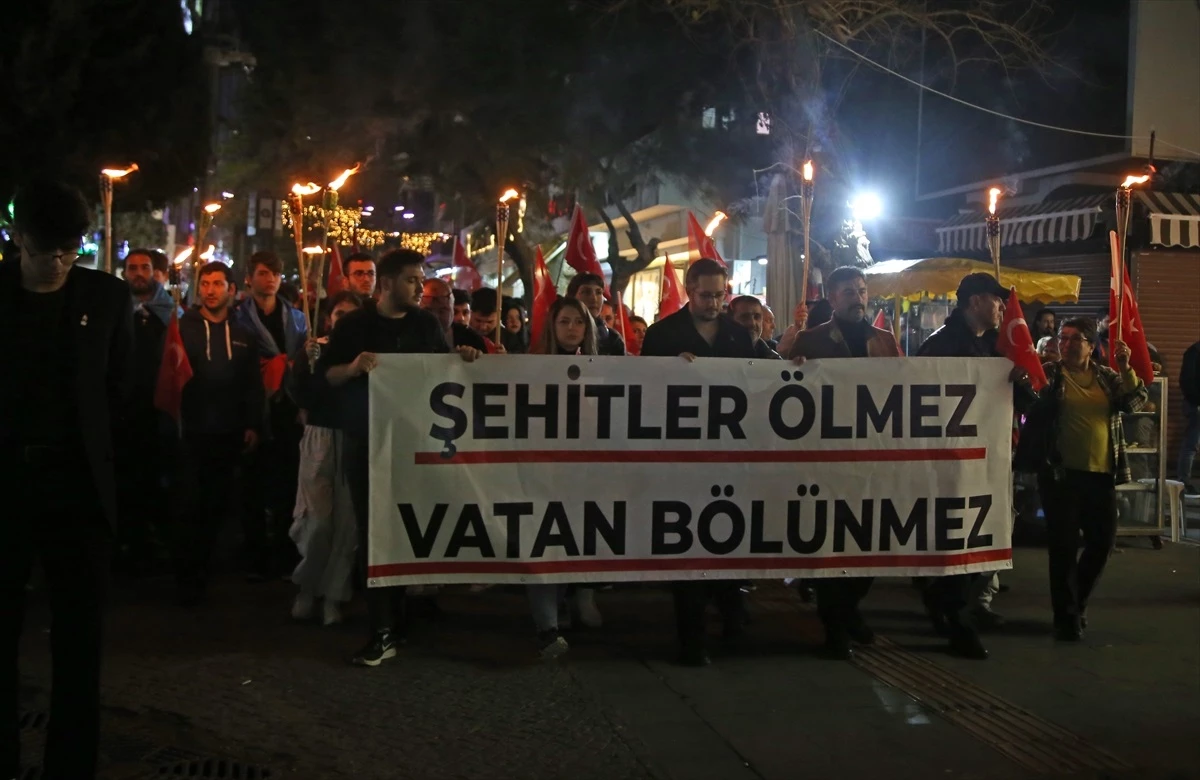 Antalya\'da Şehitlere Saygı Yürüyüşü Gerçekleştirildi