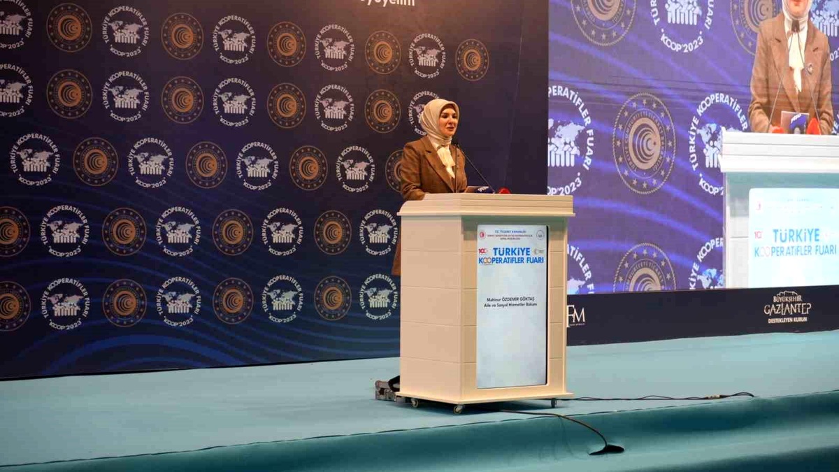 Bakan Bolat ve Bakan Göktaş, Gaziantep Kadın Kooperatifleri Fuarı\'na katıldı