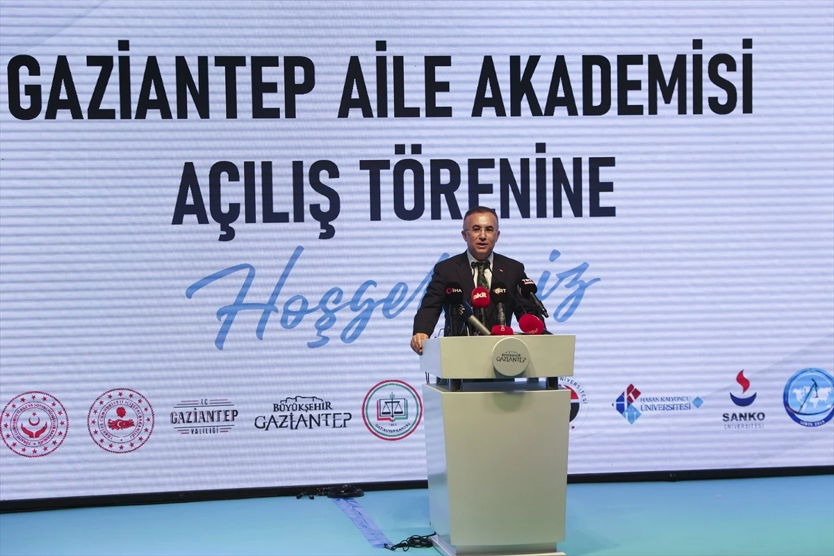 AİLE AKADEMİSİ AÇILIŞINA KATILDI