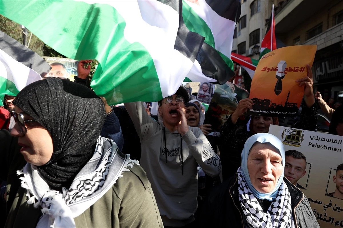 Batı Şeria\'da Filistinliler İsrail\'in saldırılarını ve ihlalleri protesto etti