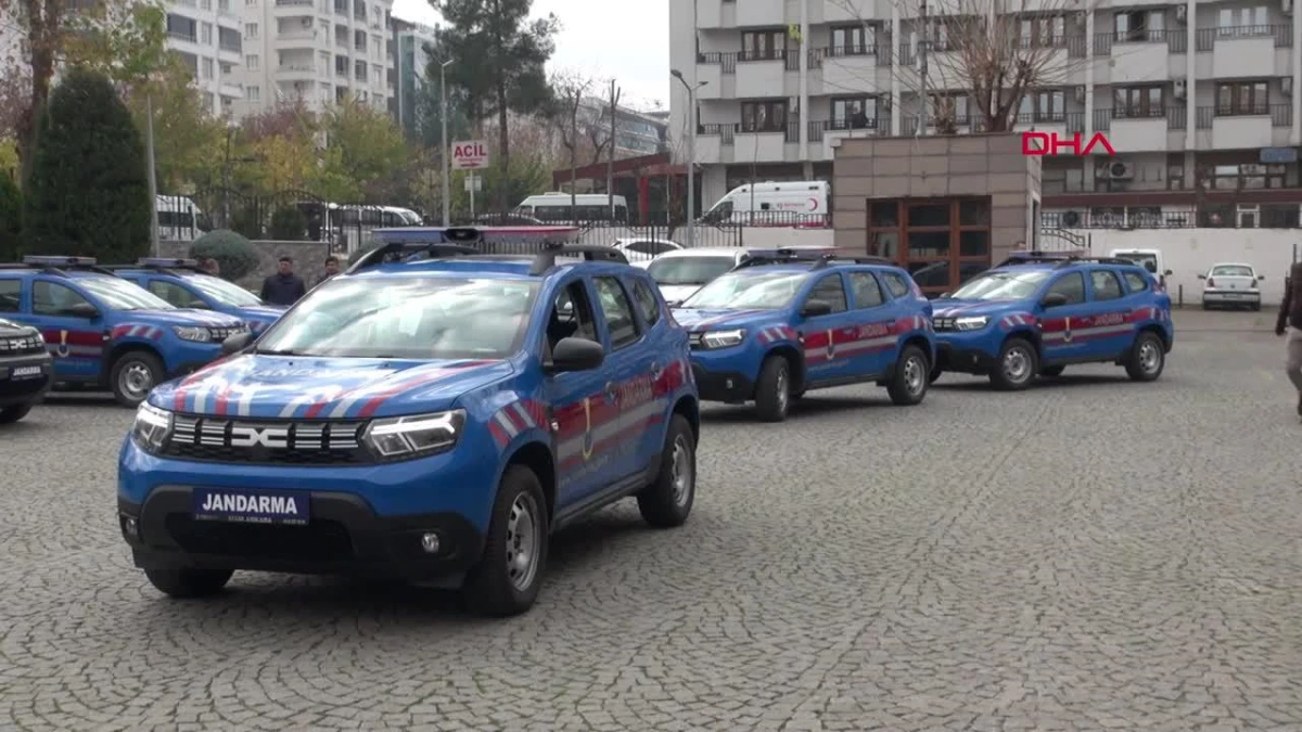 Batman\'da polis ve jandarma ekiplerine 27 araç teslim edildi