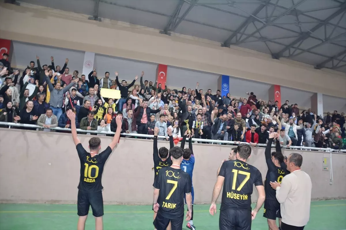 Demirci\'de Cumhuriyetin 100. Yılı Futsal Turnuvası Şampiyonu Belli Oldu