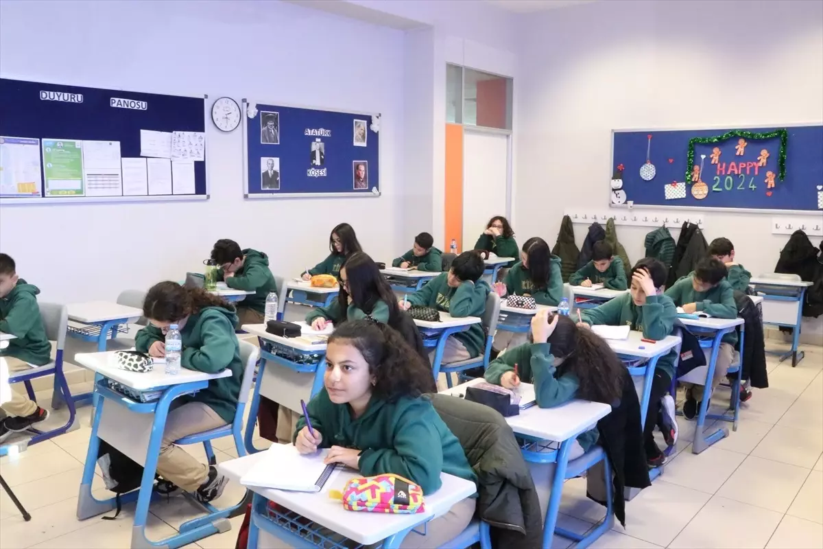 MEB, deprem bölgesindeki öğrencilere eğitim öğretim desteği sağlıyor