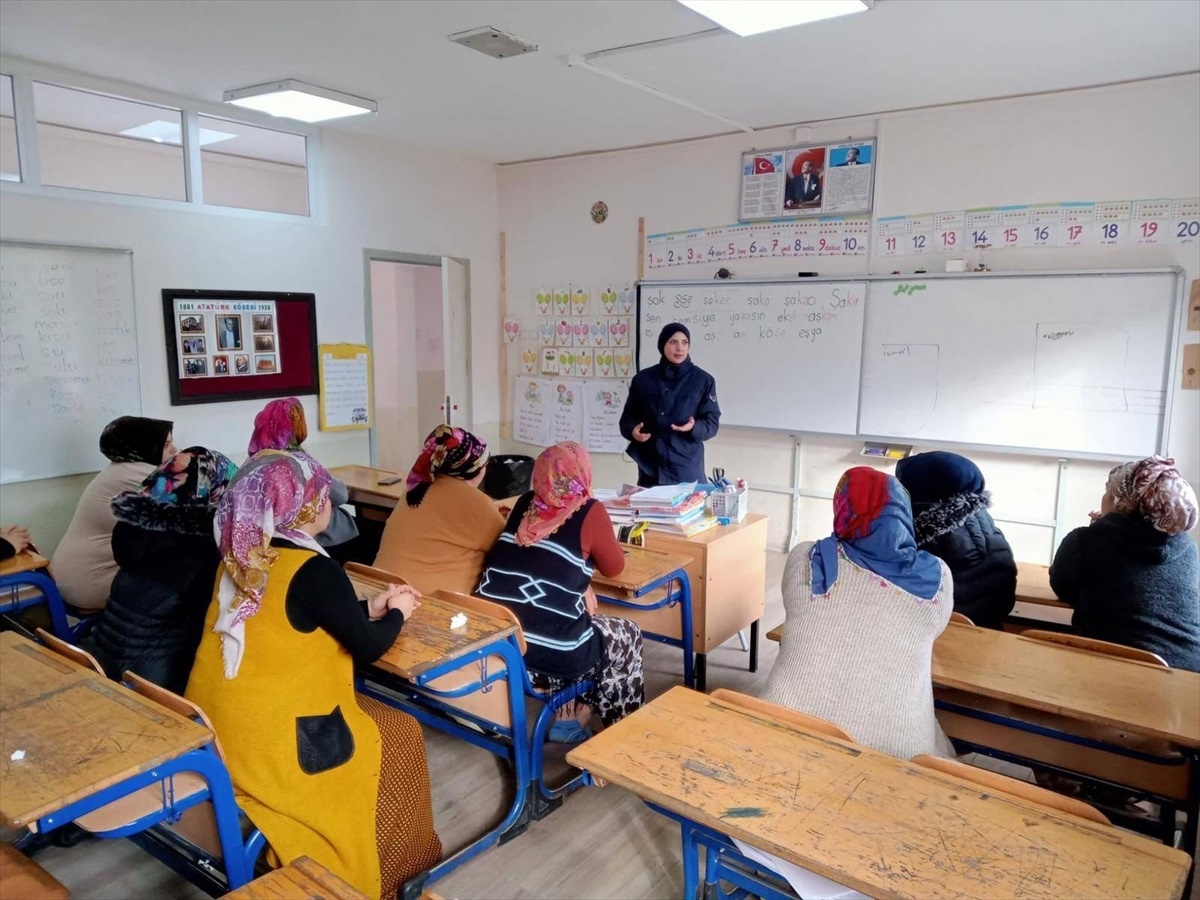 Düzce\'de \'En İyi Narkotik Polisi Anne\' projesiyle annelere bilgilendirme yapıldı