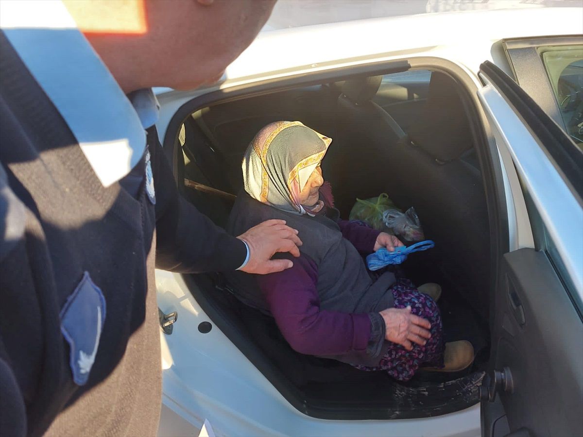 Yığılca\'da Yolda Bulunan 10 Bin Lira Sahibine Teslim Edildi
