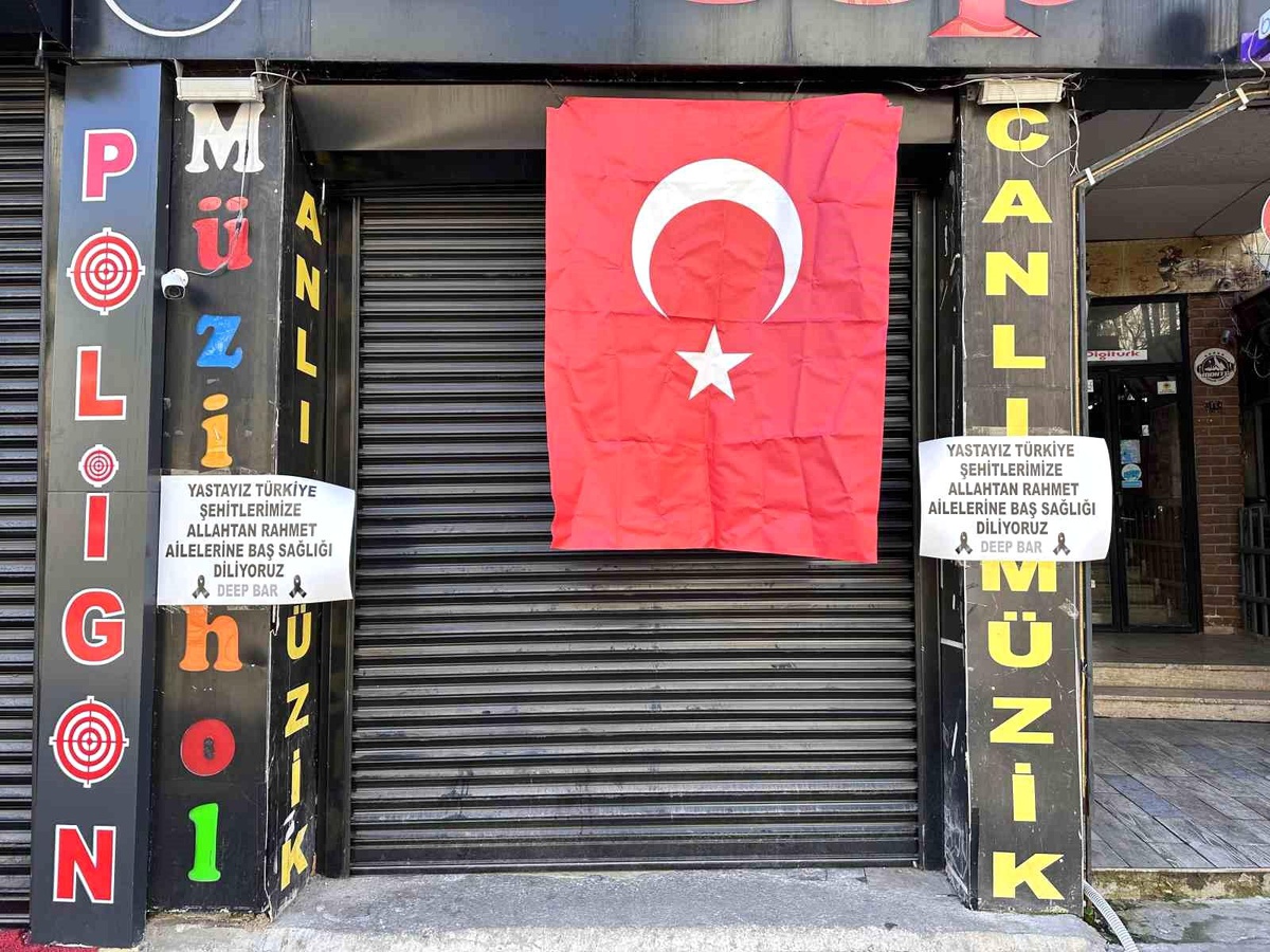 Eskişehir\'de bir eğlence mekanı, şehit askerlere duyulan yas sebebiyle kepenk kapattı