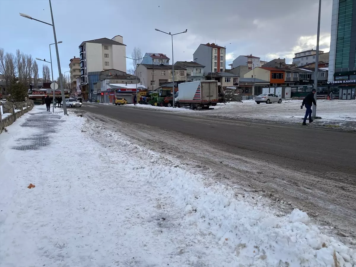 Erzurum, Ardahan ve Kars'ta Soğuk Hava ve Buzlanma Devam Ediyor