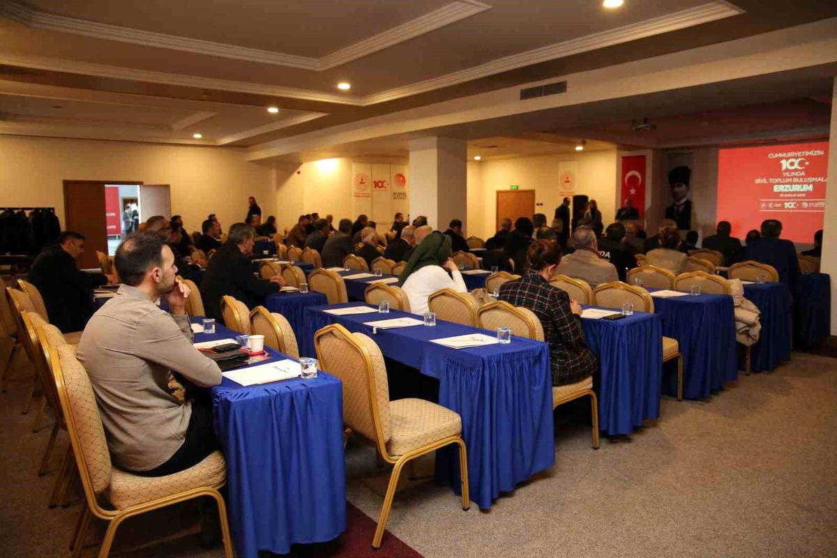Cumhuriyetin 100. Yılında Sivil Toplum Buluşmaları Çalıştayı Erzurum\'da Düzenlendi