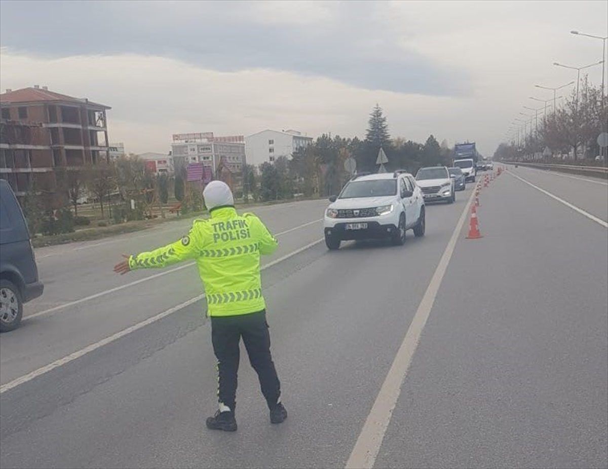 Eskişehir\'de Son Bir Haftada Yapılan Trafik Denetimlerinde 16 Bin 904 Araç Sorgulandı