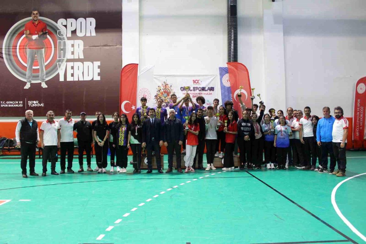 Köyceğiz Naip Hüseyin Anadolu Lisesi Floor Curling Gençler A İl Birinciliği\'nde Gurur Verdi
