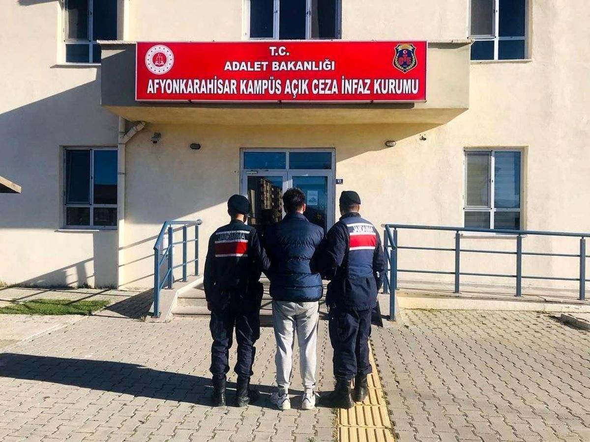 Afyonkarahisar\'da hırsızlık suçundan aranan şahıs yakalandı
