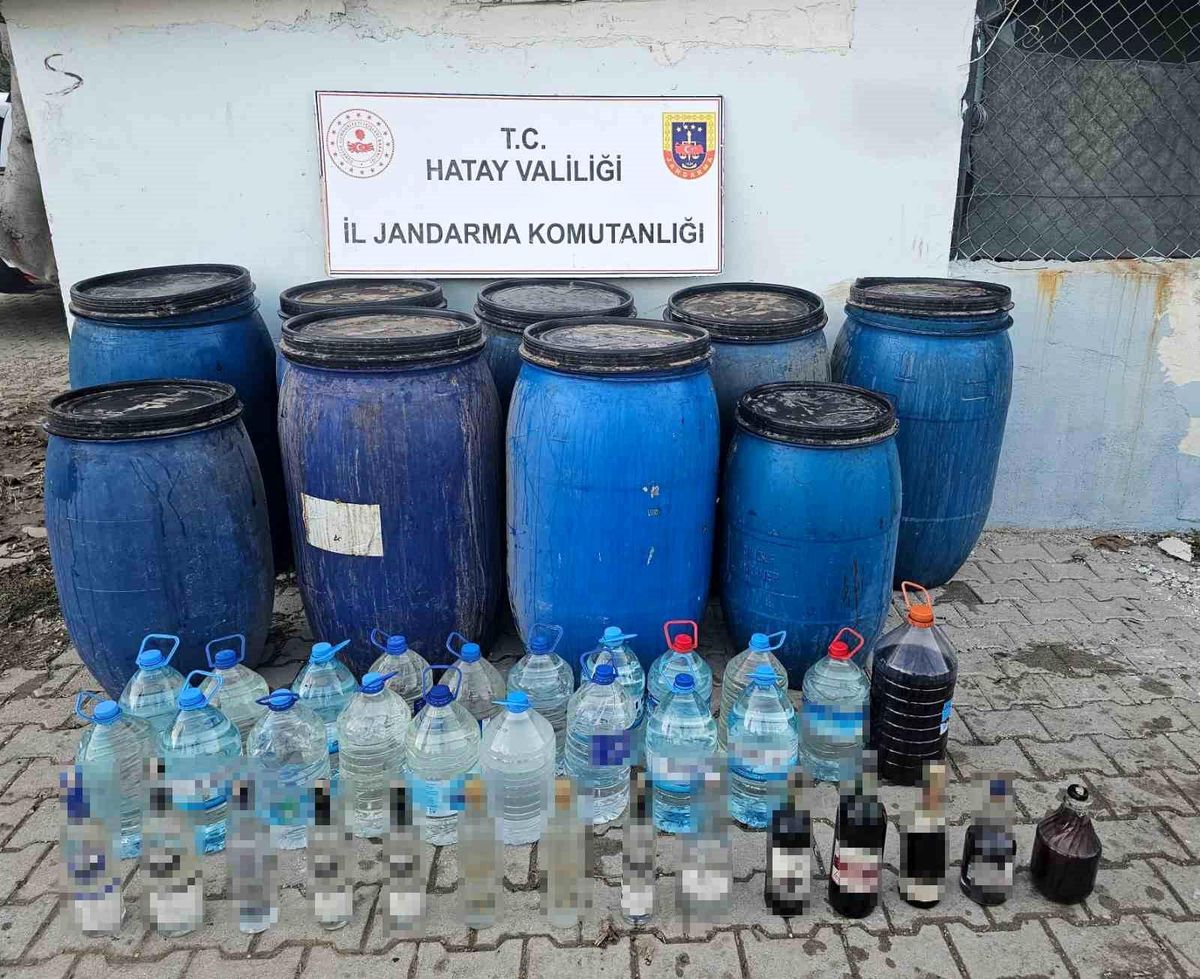 Hatay\'da yapılan kontrollerde litrelerce kaçak alkol ele geçirildi