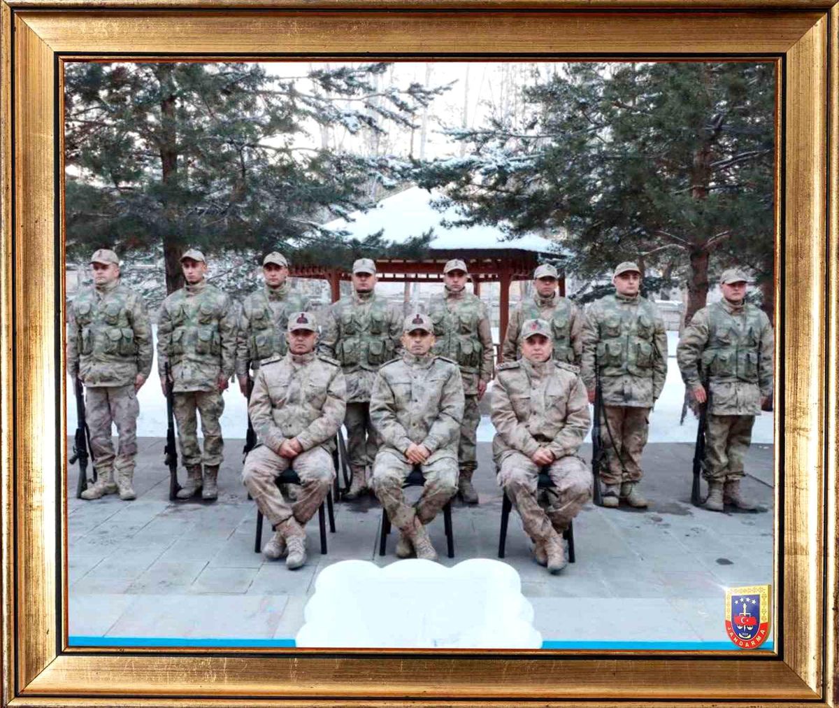 Erzurum\'da Jandarma Personelinin 93 Yıl Arayla Çekilen Fotoğrafları Duygulandırdı