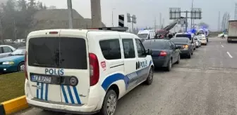 Karabük'te minibüs çaya devrildi, sürücü kurtarıldı
