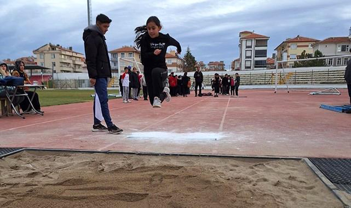 Karaman\'da Minikler ve U14 Atletizm İl Yarışmaları Sonuçlandı