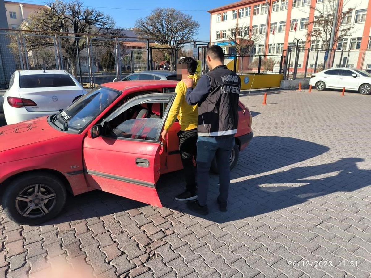 Kayseri\'de okul çevresinde şüpheli şahıslara yönelik denetim yapıldı