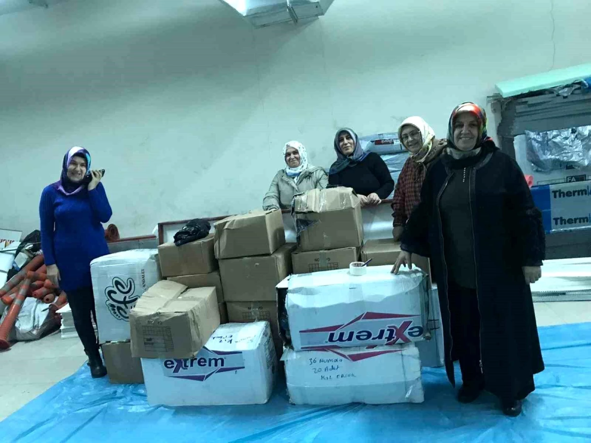 Erzurum Gönüllü Anneler Derneği İhtiyaç Sahibi Öğrencilere Yardım Etti