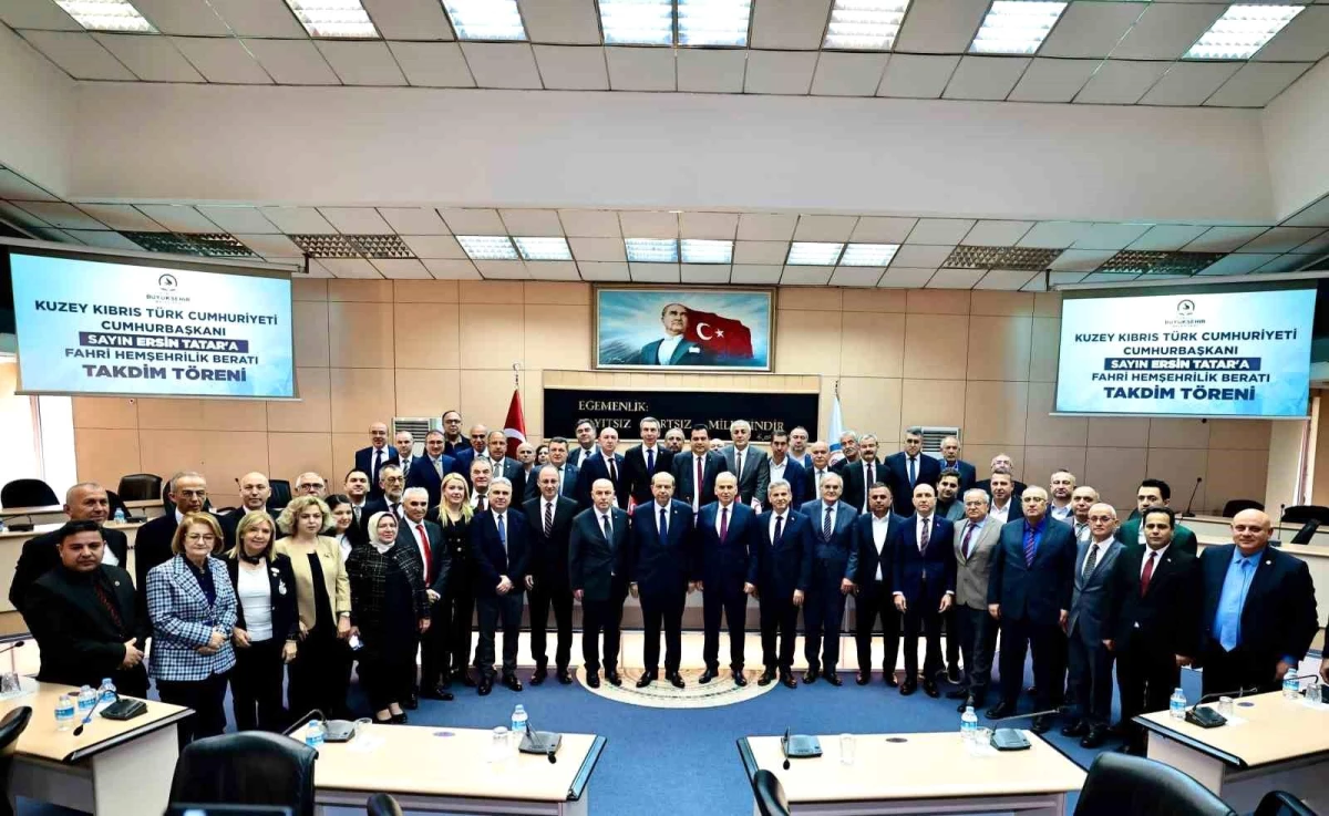 Denizli Büyükşehir Belediye Meclisi KKTC Cumhurbaşkanı Ersin Tatar\'a Fahri Hemşehrilik Beratı Verdi