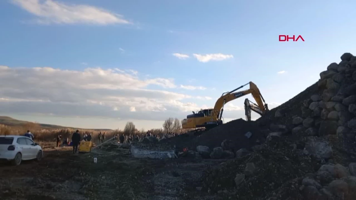 Diyarbakır\'da Kum Ocağı İnşaatında İstinat Duvarı Çöktü
