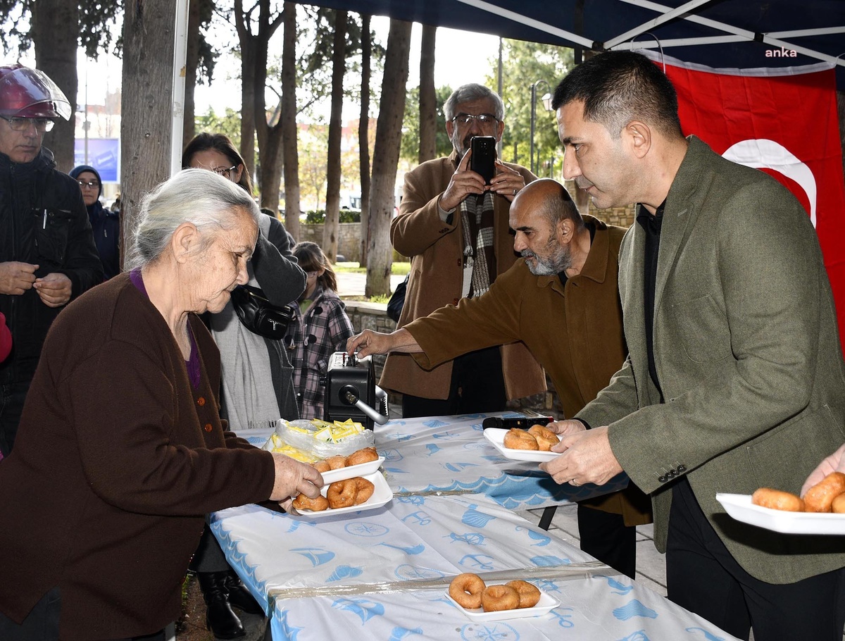 Kuşadası Belediyesi, Pençe-Kilit Harekatı\'nda şehit düşen askerler için lokma hayrı düzenledi