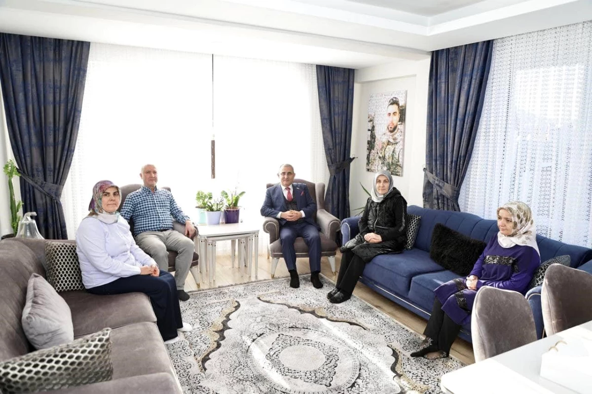 Kütahya Belediye Başkanı Işık\'tan şehit ailesine ziyaret