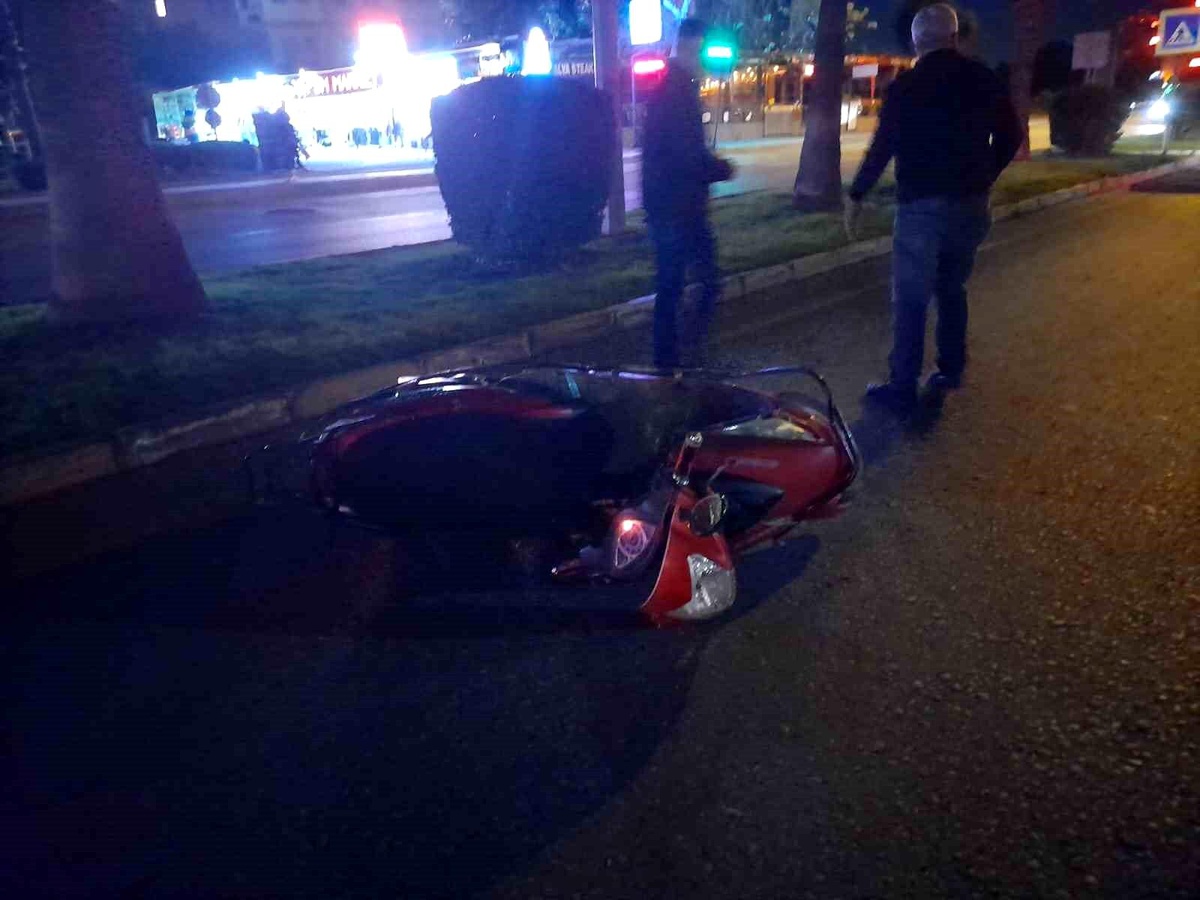 Antalya\'da motosiklet kazası: Alman kadın ve sürücü yaralandı