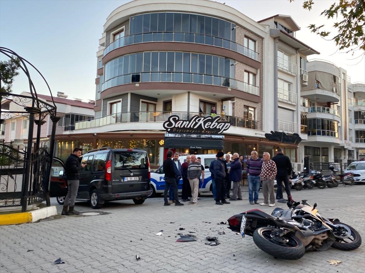 Nazilli\'de motosiklet ile hafif ticari araç çarpıştı, bir kişi yaralandı