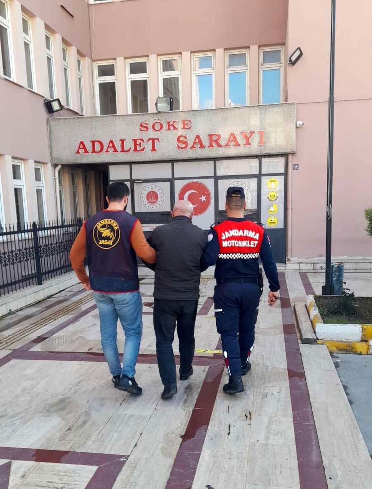 Aydın\'da 12 ayrı suçtan aranan şüpheli yakalandı