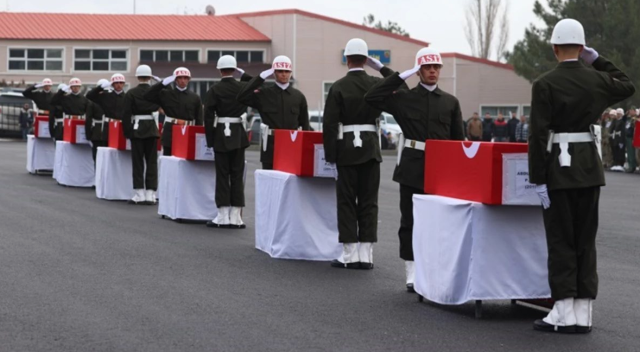 Ortaya çıkan fotoğraf yürekleri bir kez daha yaktı! 4 şehit aynı sofrada