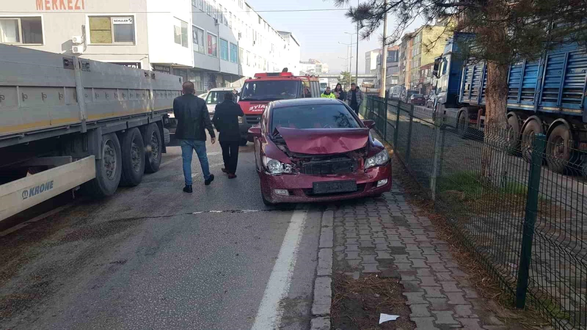 Karabük\'te meydana gelen trafik kazası güvenlik kameralarına yansıdı