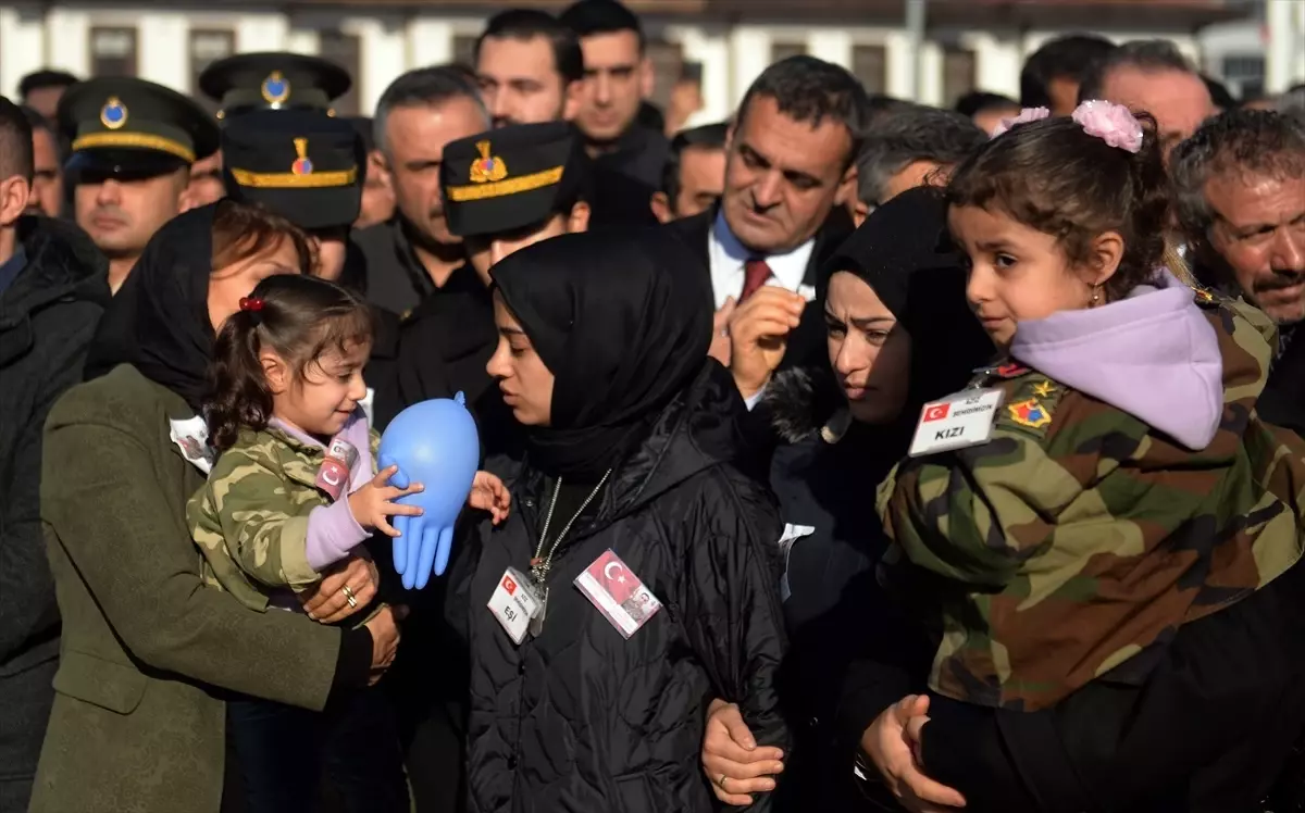 Irak\'ta terör saldırısında şehit olan Piyade Sözleşmeli Er Çağatay Erenoğlu toprağa verildi