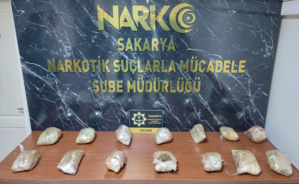 Sakarya\'da 46 kilo 700 gram uyuşturucu ele geçirildi, 5 zanlı gözaltına alındı
