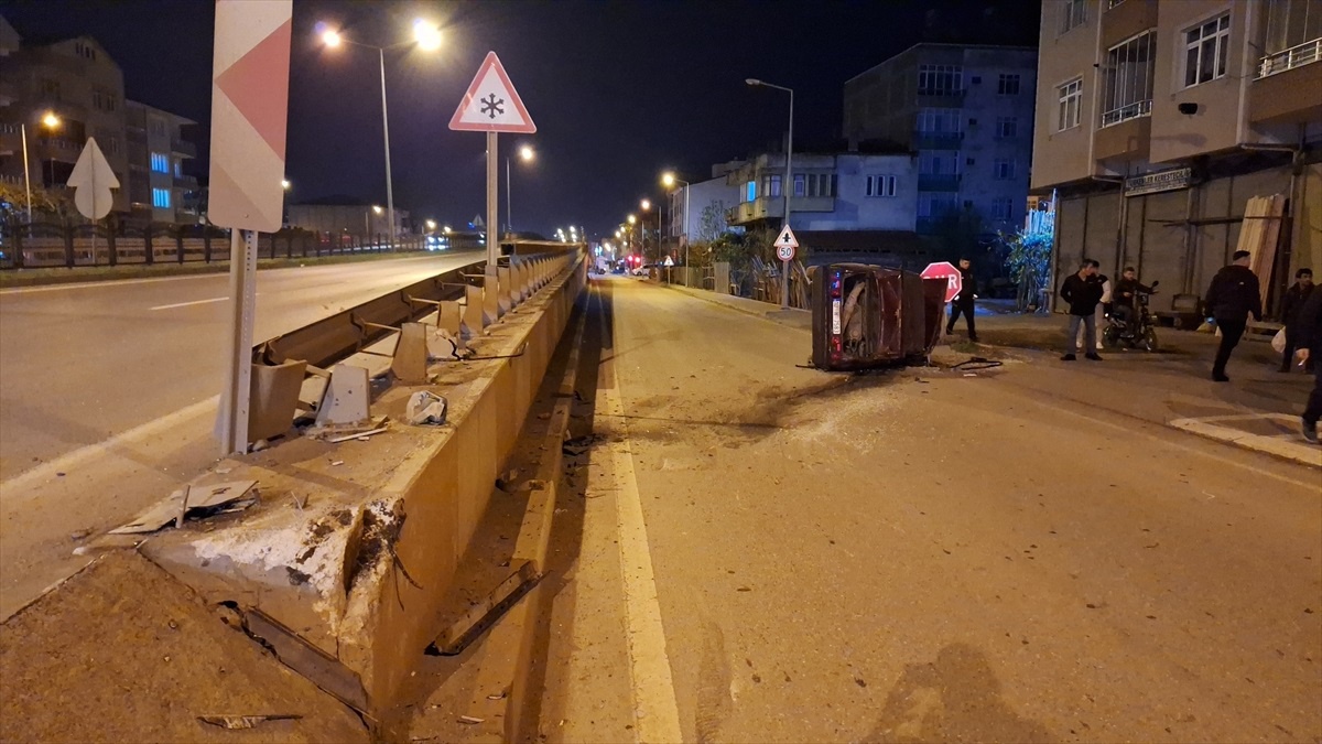 Samsun\'da otomobil devrildi, sürücü kaçtı