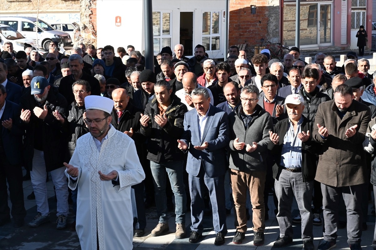 Irak\'ta şehit olan 12 asker için Seydişehir\'de gıyabi cenaze namazı kılındı