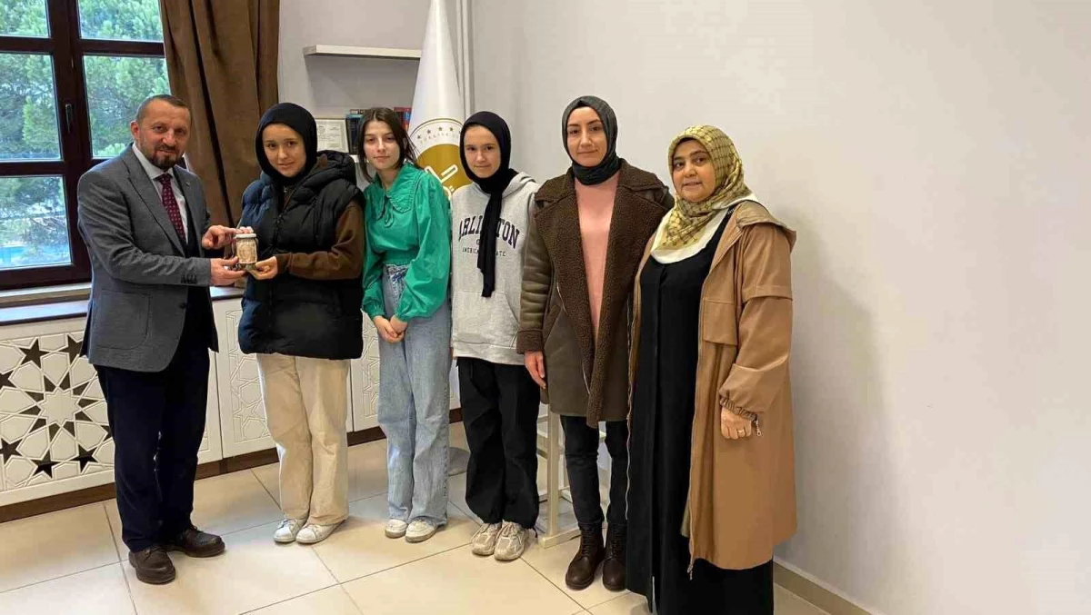 Simav Kız İHL öğrencileri Filistin\'e yardım gönderdi