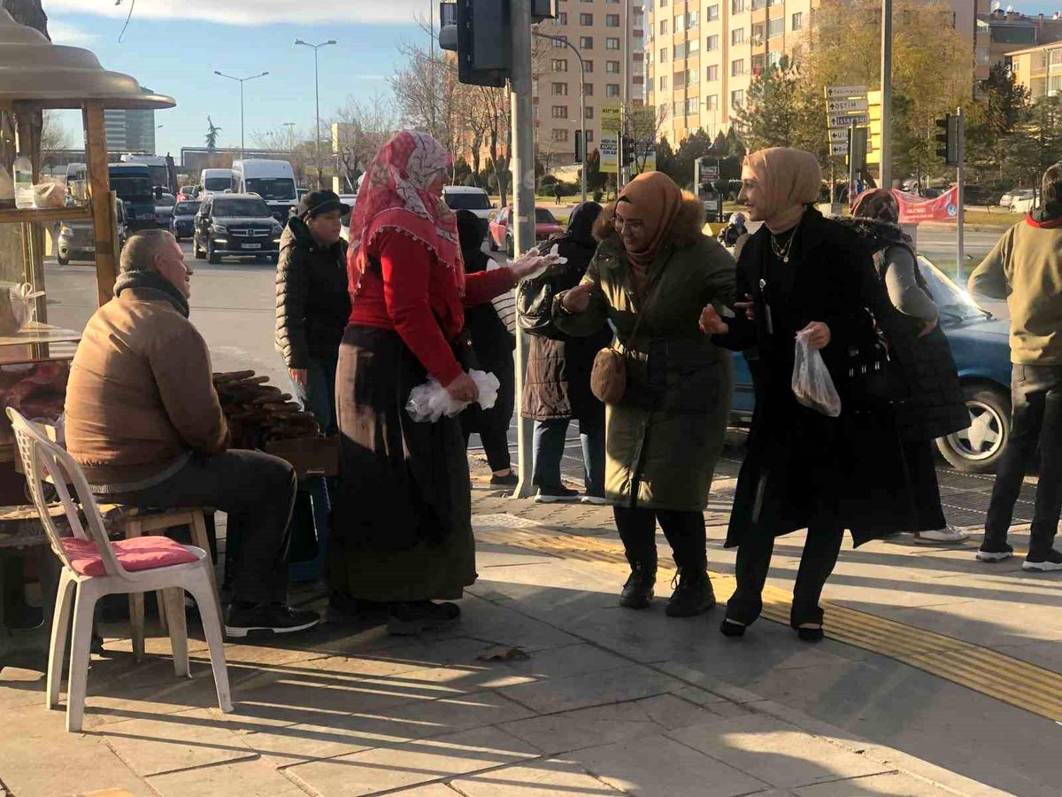 İşitme engelli çifte sürpriz: Sağlık personelleri işaret diliyle konuştu