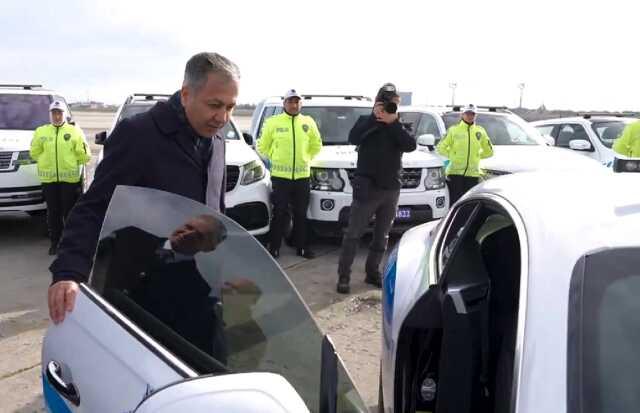 Su� �rg�tlerinden ele ge�irilen 23 l�ks ara�, emniyete teslim edildi