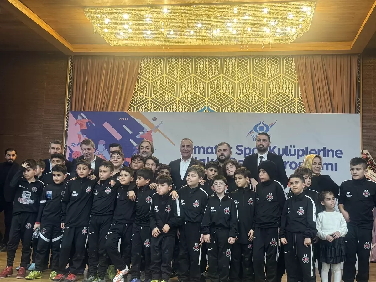 Sultangazi Belediyesi Spor Kulüplerine Nakdi Yardım Yaptı