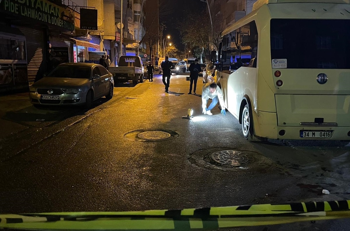 Sultangazi\'de silahlı kavga: 1 yaralı