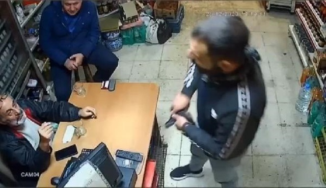 Adana'da Tekel Bayisine Silahlı Saldırı Adana'da Tekel Bayisine Silahlı Saldırı