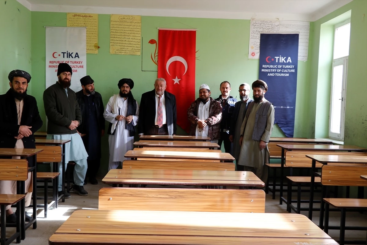 TİKA, Afganistan\'daki devlet okullarına sıra ve masa desteği sağladı