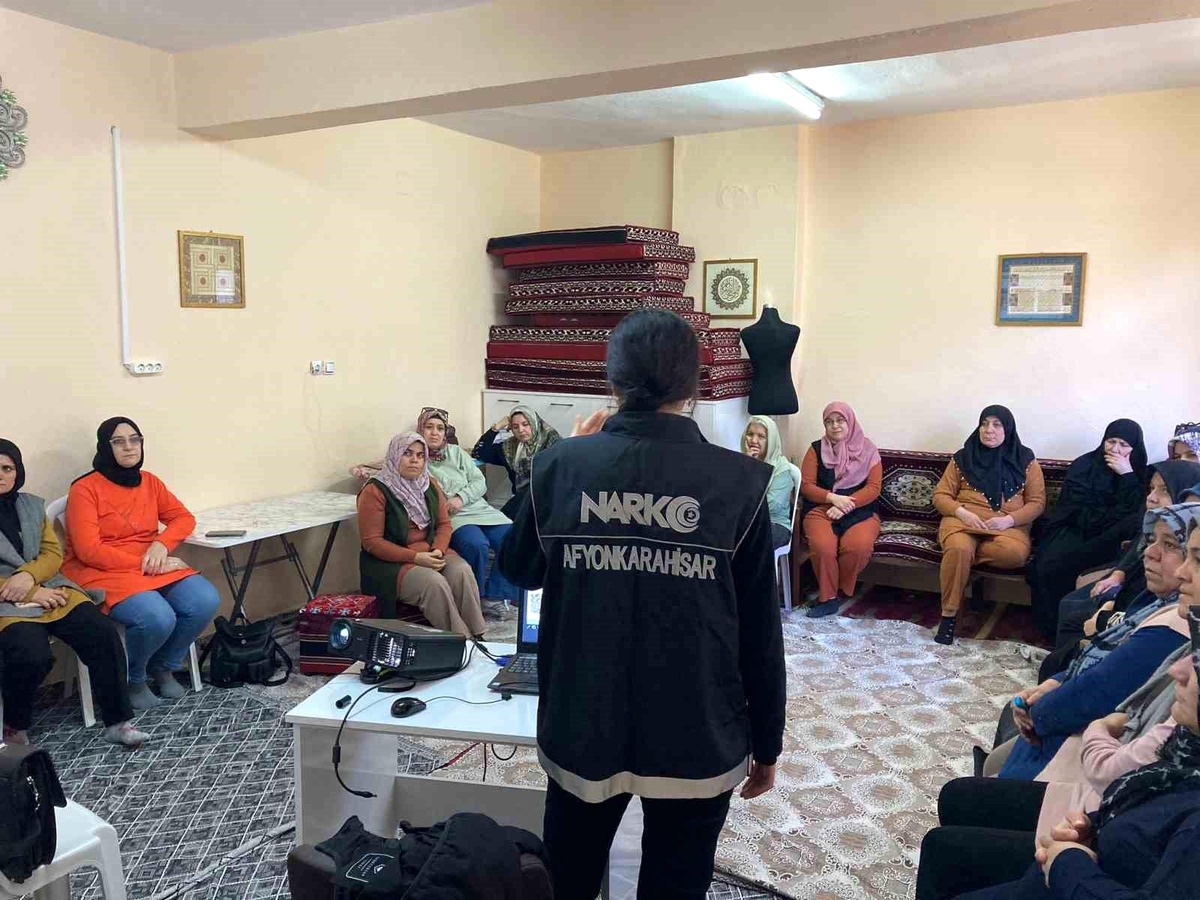 Afyonkarahisar\'da \'En İyi Narkotik Polisi Anne\' Projesiyle Anne ve Anne Adaylarına Eğitim Verildi