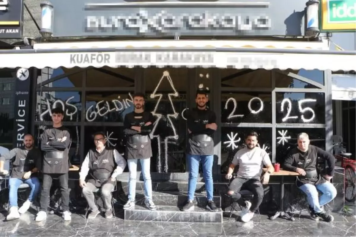 Adana'da 'Hoş Geldin 2025' Süslemeleri Yoğun İlgi Gördü