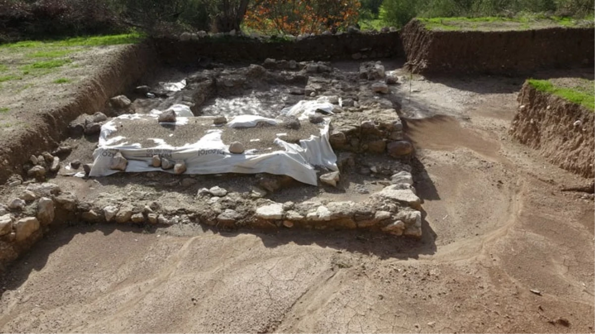 Çanakkale\'de 2 bin yıllık anıt mezarı bulundu! Bir mezarda 10\'dan fazla ceset var