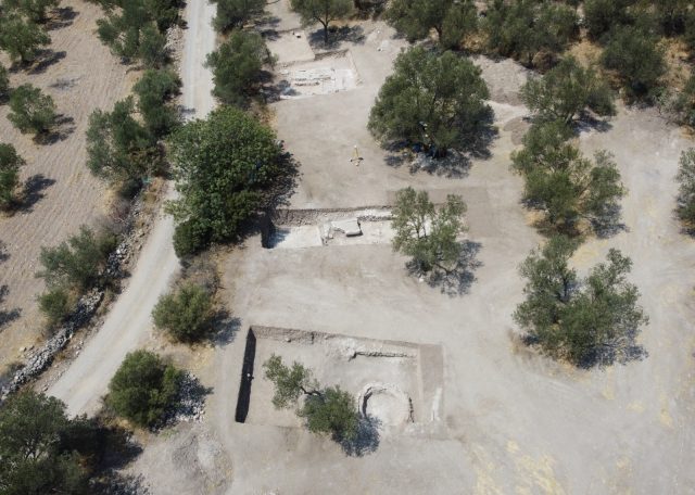 Apollon Smintheus Tapınağı'nda 2 bin yıllık mezar bulundu! Bir mezara 10'dan fazla kişi gömülmüş