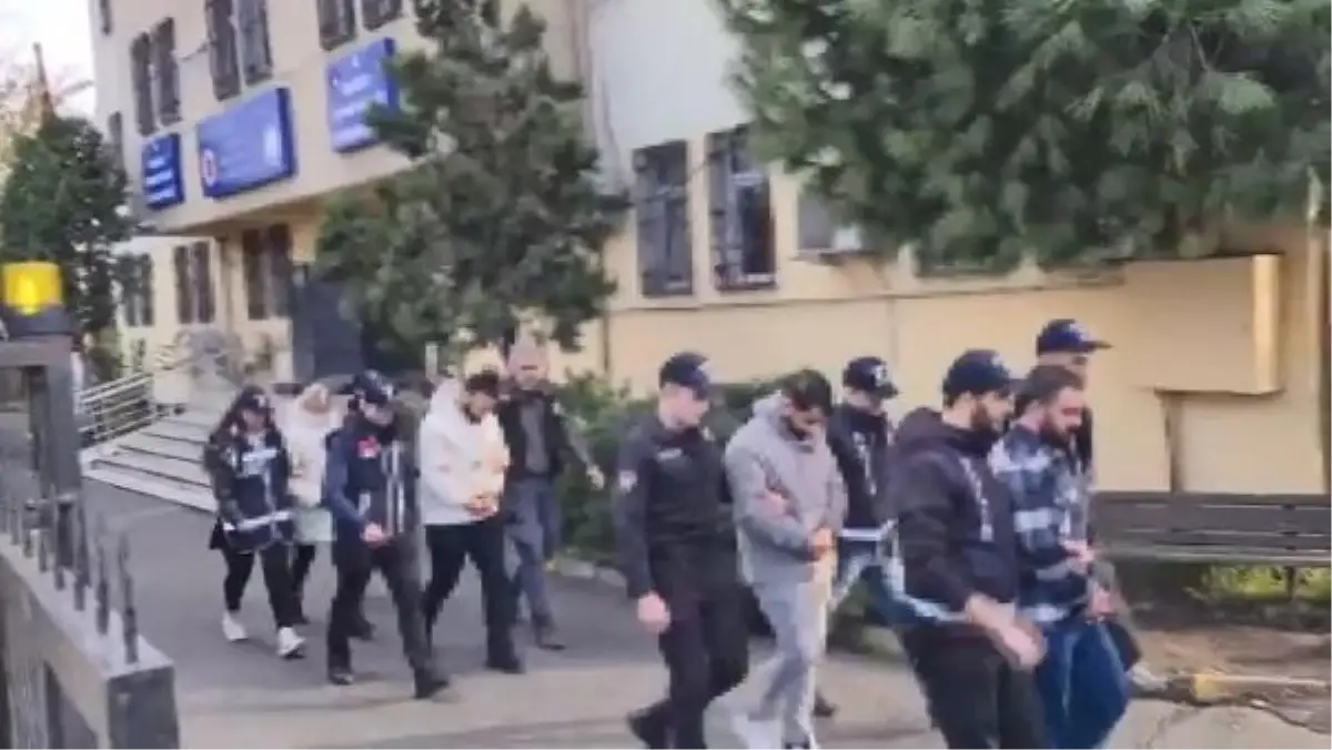 Ambulansla uyuşturucu taşıyan sağlık çalışanları yakalandı