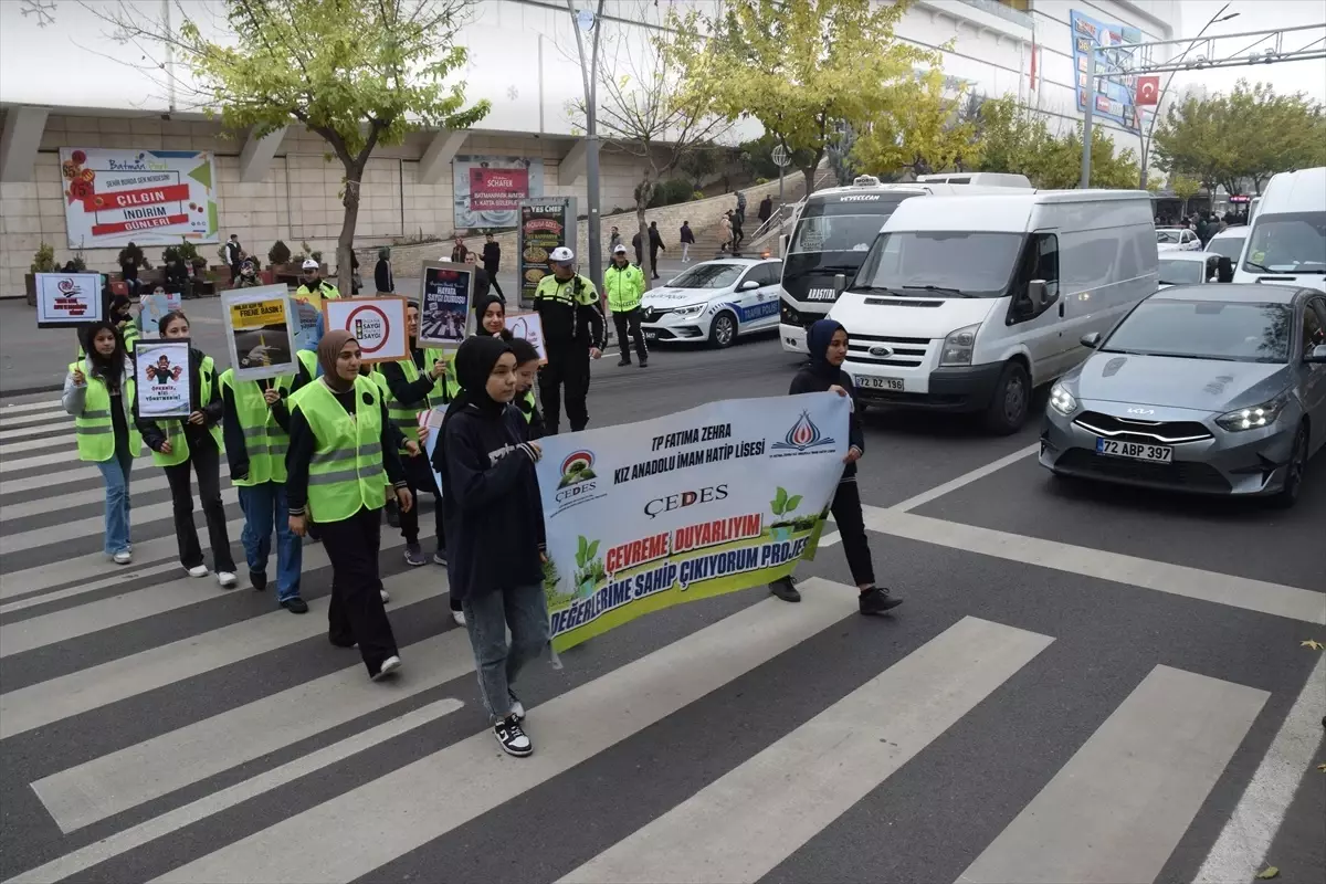 Batman\'da öğrenciler trafikte merhamet ve nezaket farkındalığı oluşturdu