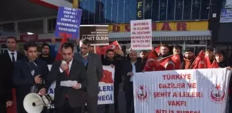 Bitlis'te Gaziler ve Şehit Aileleri Vakfı Üyeleri HDP İl Binası Önünde Basın Açıklaması Yaptı